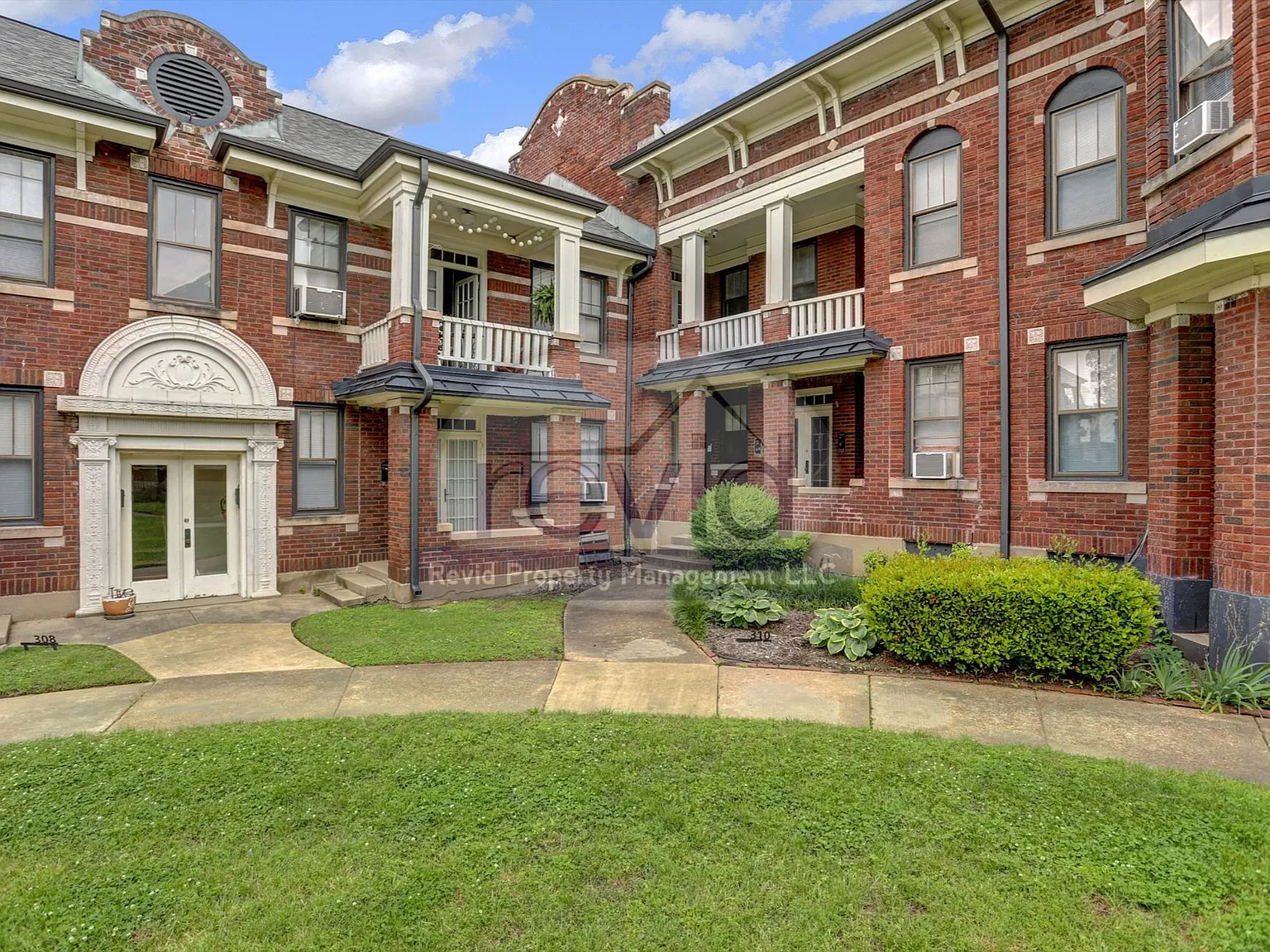 The Broadmoor Apartments — Photo 3