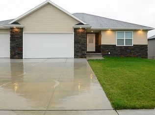 205 E 10th St, Firth, NE 68358