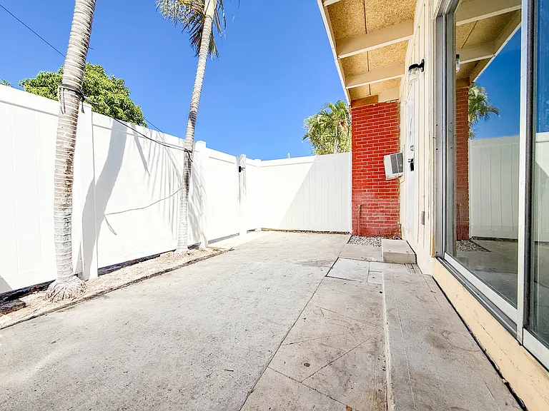 1025 S K St #5 — Photo 11