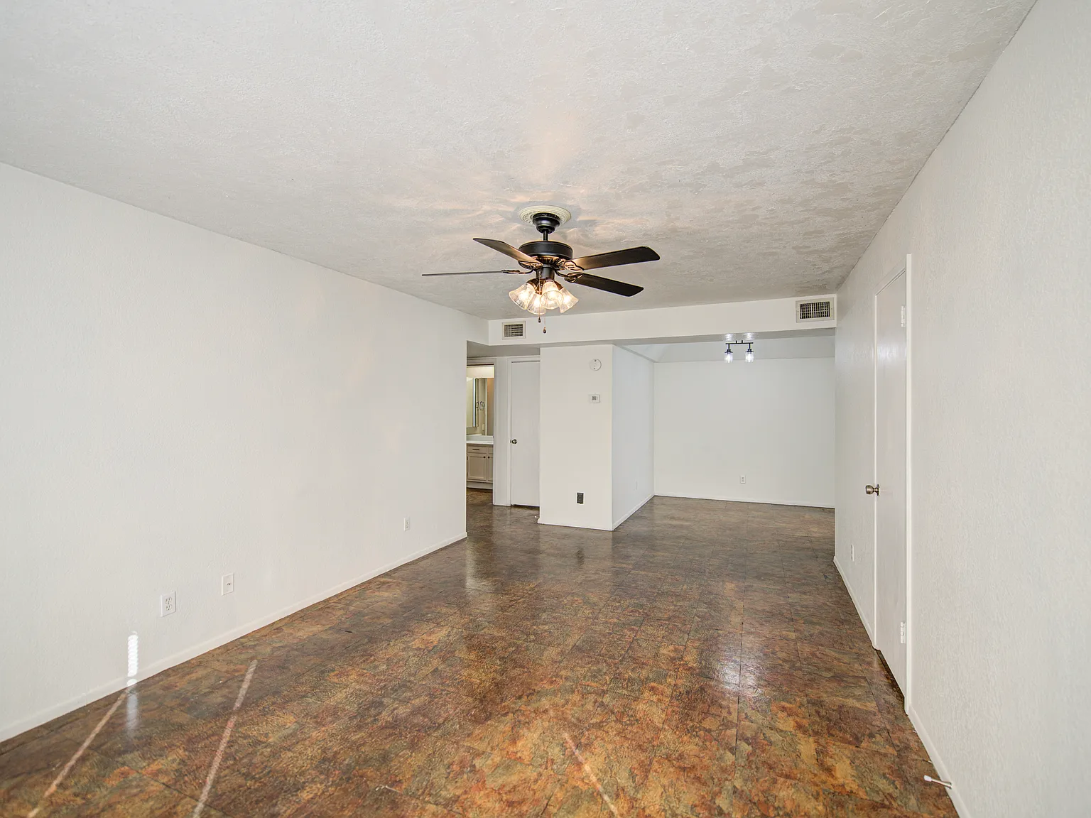839 S Westwood St — Photo 4