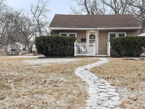 3851 Lawnwoods Dr, Des Moines, IA 50310