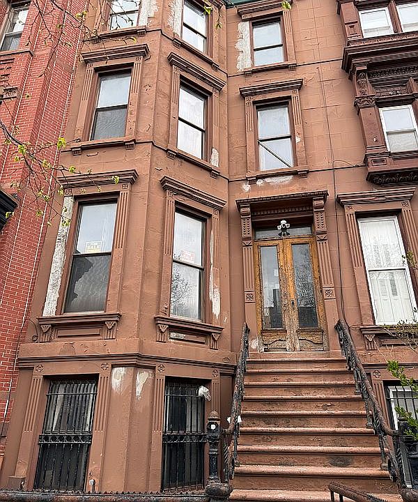 1st image of 475 Madison St Floor 4