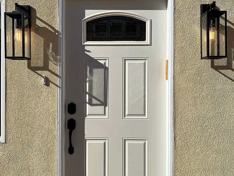 428 N Harvard Blvd — Photo 2