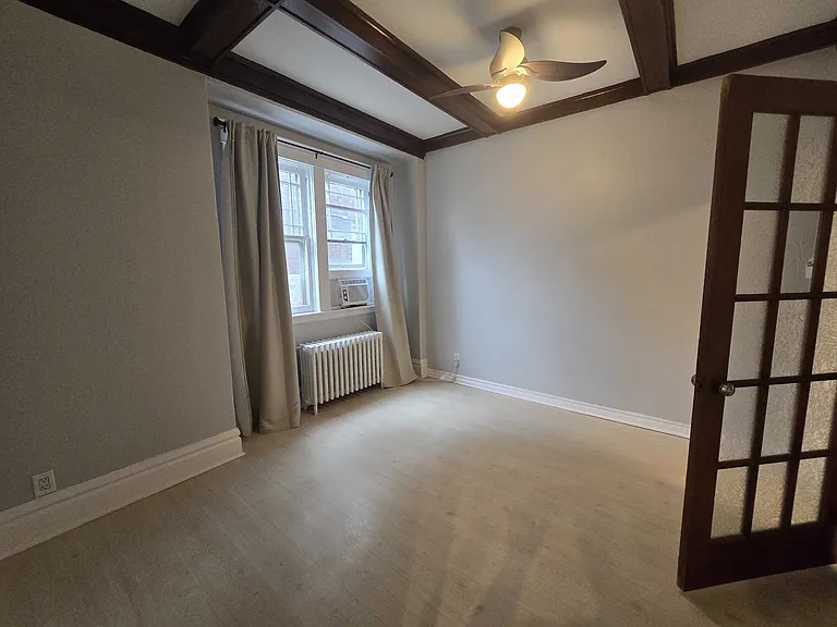 1047 Main St E #3 — Photo 2