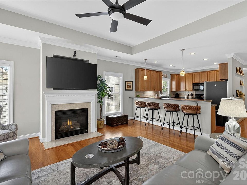 1st image of 1047 Curry Way