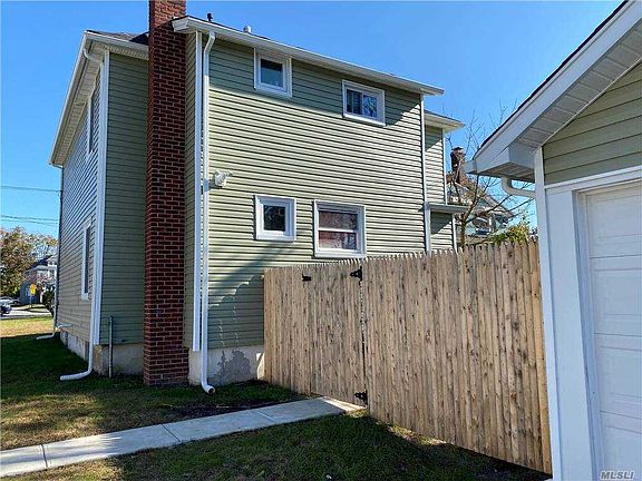 5th image of 140 Waverly Ave