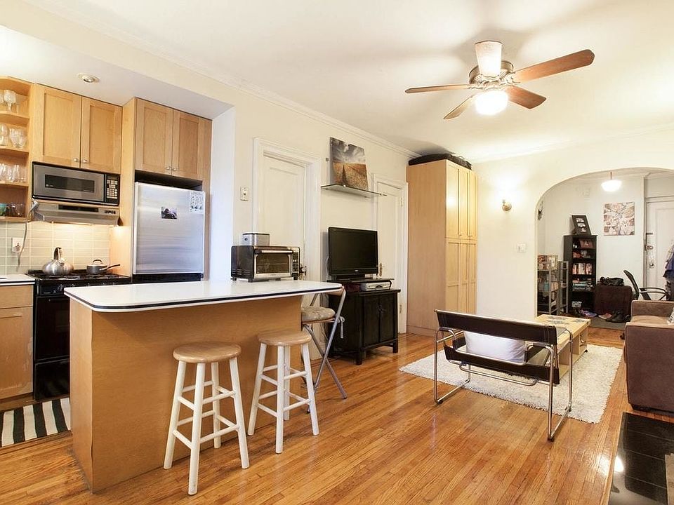 1st image of 22 Grove St APT 3A