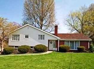 2215 Pleasantvue Cir, Pittsburgh, PA 15241