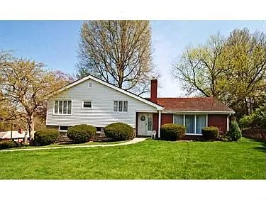 2215 Pleasantvue Cir photo 1