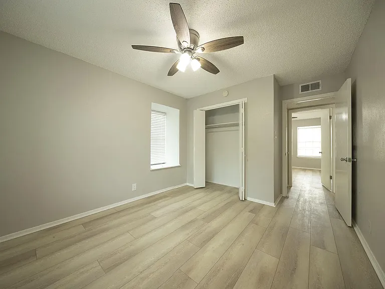 1717 N Locust St — Photo 11