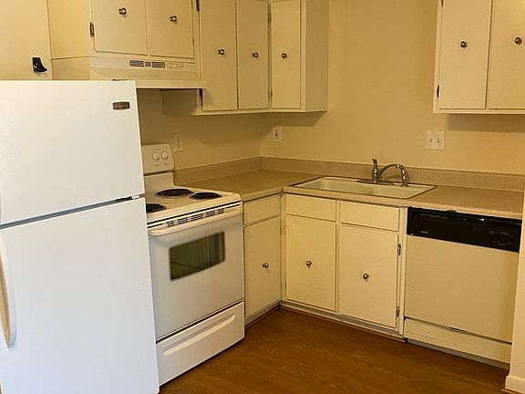 4th image of 2200 Canyon Blvd APT 4