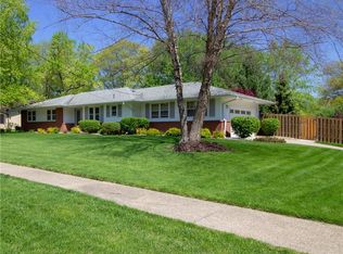 7201 Bryn Mawr Dr, Urbandale, IA 50322