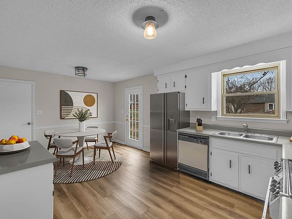 4th image of 262 Northwood Ter