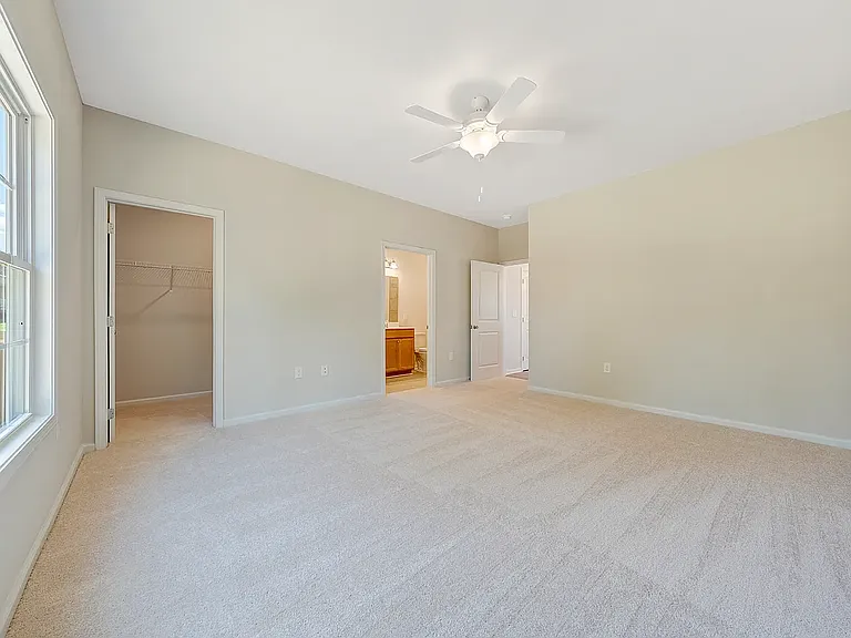 956 Carriage Pkwy — Photo 18