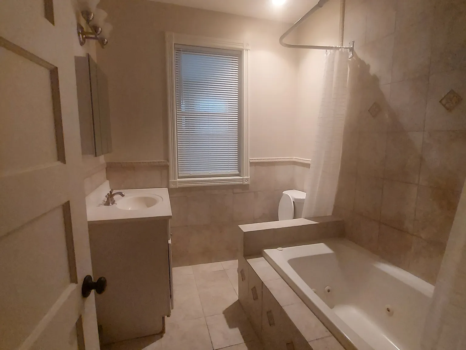3 bed, 1200 sqft, $3,750 — Photo 3
