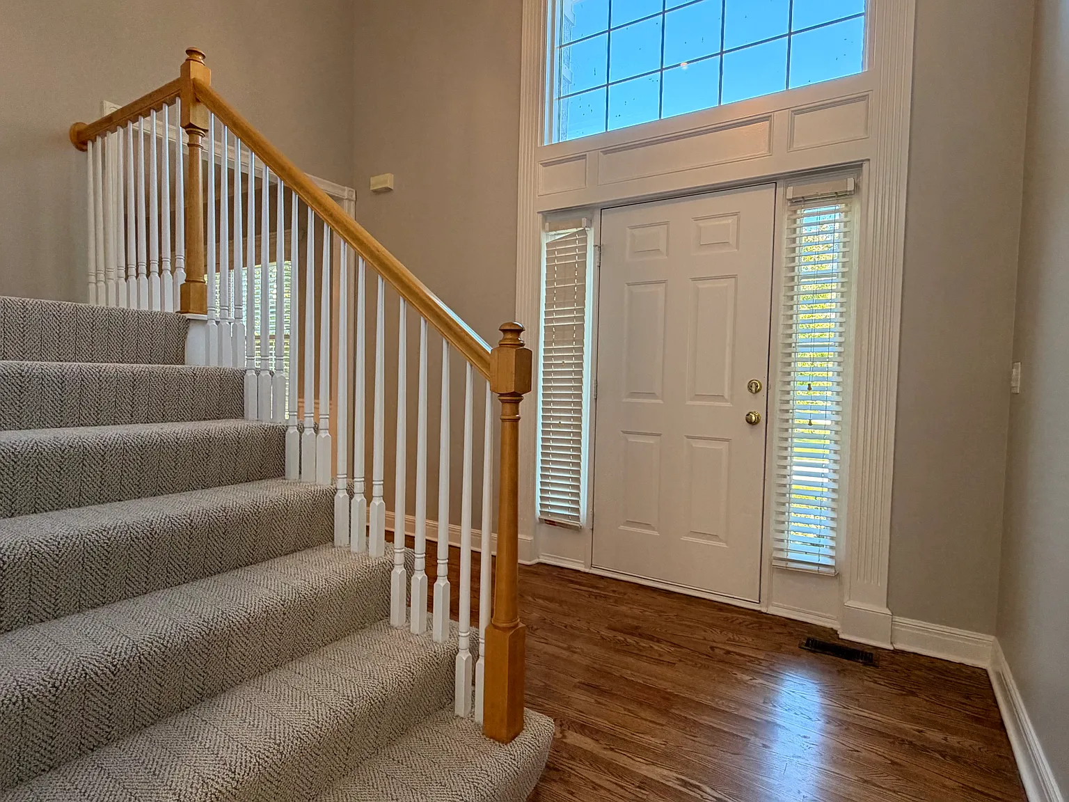 4 bed, 2.5 bath, 2700 sqft, $3,350 — Photo 3