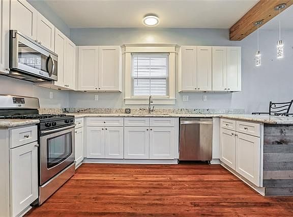 3rd image of 2220 Iberville St