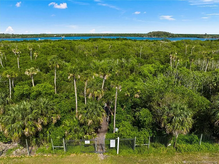 SE Riverboat Dr — Photo 34