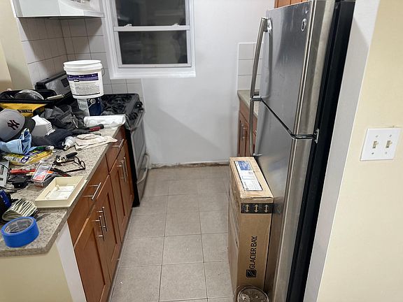 4th image of 4185 E Tremont Ave Floor 2