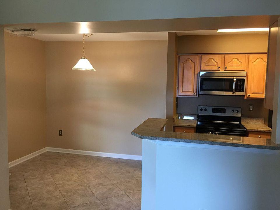 1st image of 6913 Victoria Dr Unit C