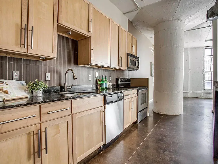 1122 Jackson St #204 — Photo 6