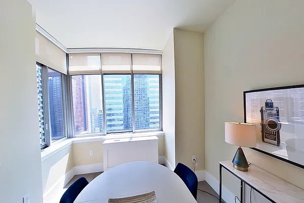 Rented by Greystar | media 14