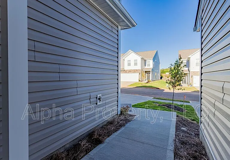 540 Yellow Fox Rd — Photo 3