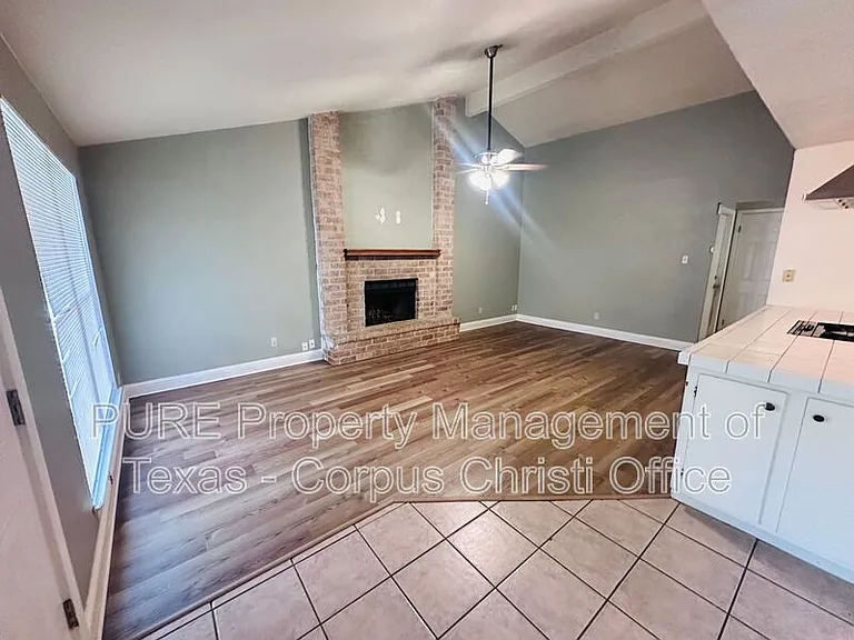 7433 Spitfire Dr — Photo 4