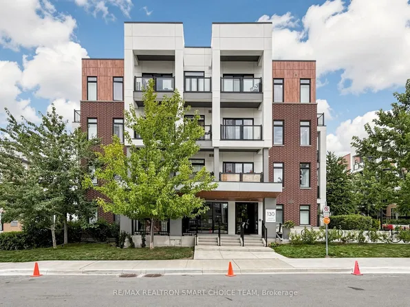 130 Canon Jackson Dr #108, Toronto, ON M6M 2G1