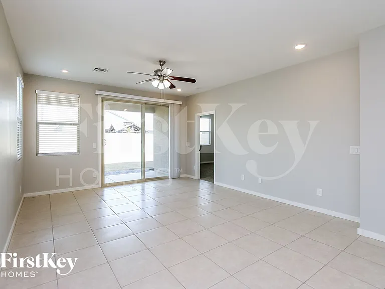 3788 E Henson St — Photo 2