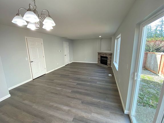 3rd image of 7819 205th St E