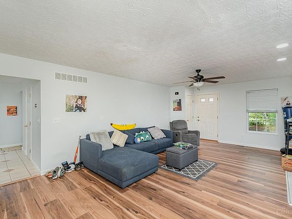 4th image of 3898 Pebble Creek Ln