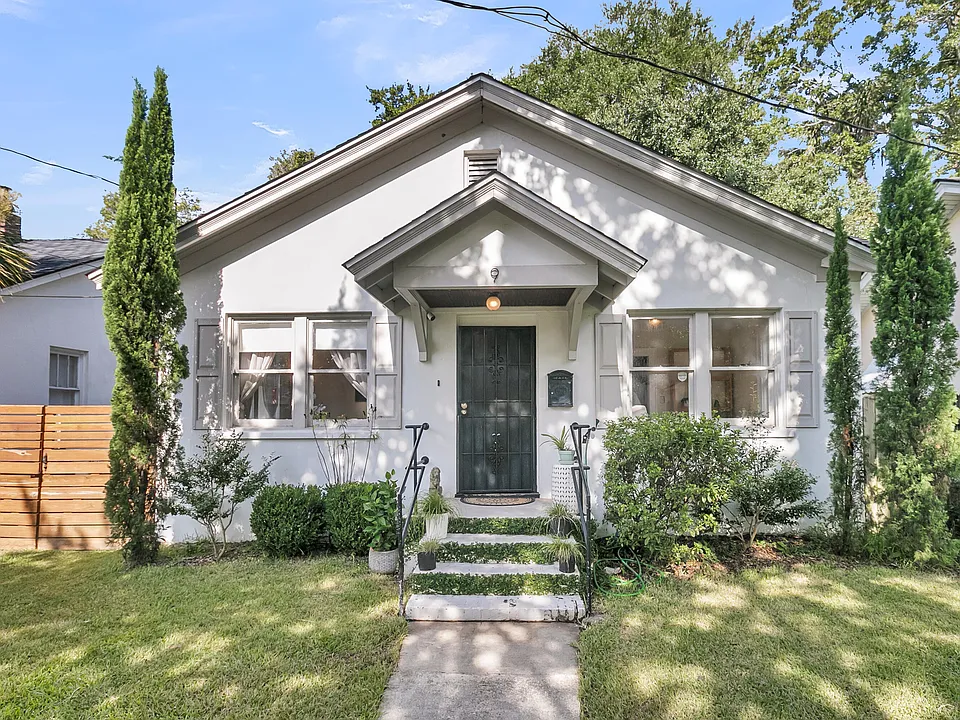 9 Laurel Ave