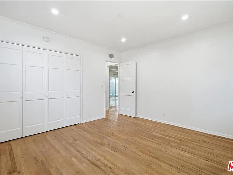 12818 Hatteras St — Photo 25