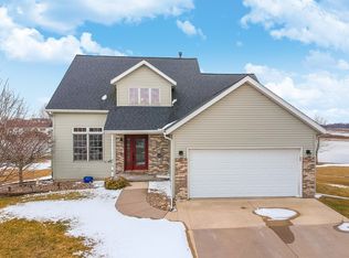 2212 Altoona Rd, Bloomington, IL 61705