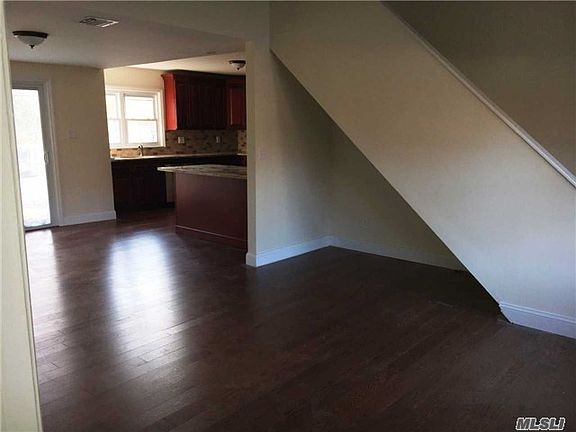 5th image of 6 Windsor Ct
