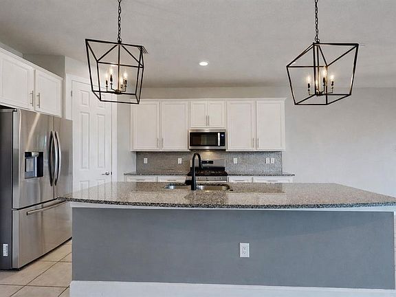 4th image of 16129 Bluestem Ln