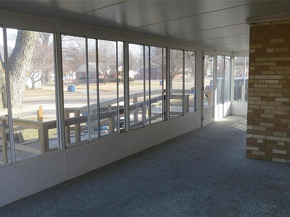 3rd image of 354 S Central Ave
