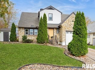 106 10th Ave N, Clinton, IA 52732