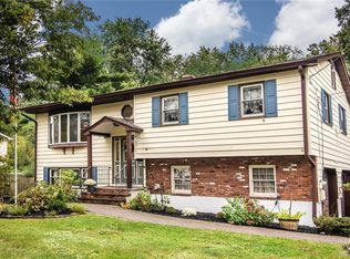 24 Theodore Roosevelt Dr, Blauvelt, NY 10913