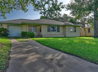 228 E Obryant St, Bellville, TX 77418