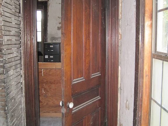 4th image of 622 Deery St