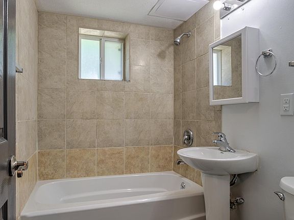 5th image of 4644 Cuming St #2