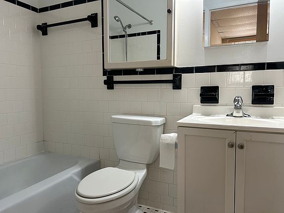 2nd image of 110 E Market St APT 1