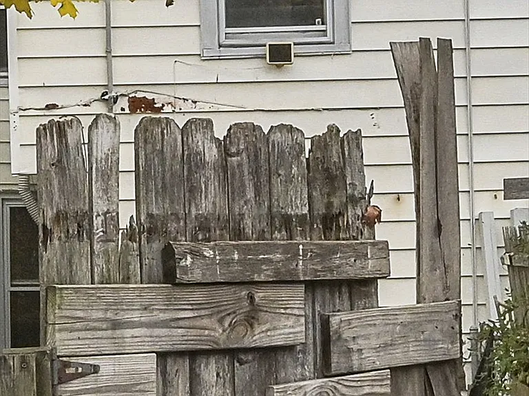 1323 W Norwegian St — Photo 21