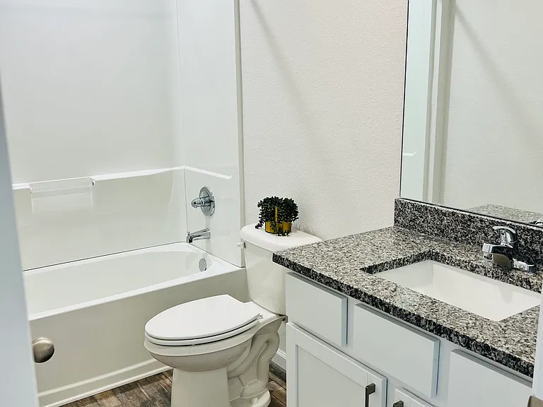 535 S Woodlawn St — Photo 12