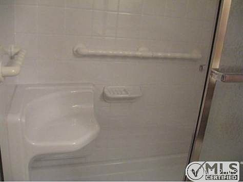4th image of 1212 Farhills Dr