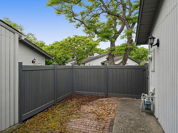 5th image of 2676 Michelle Court