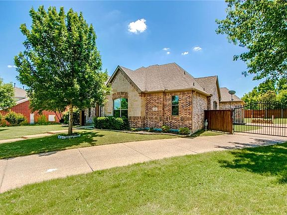 3rd image of 140 Oxford Dr