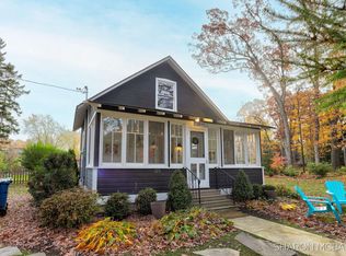 125 Elizabeth St, Saugatuck, MI 49453